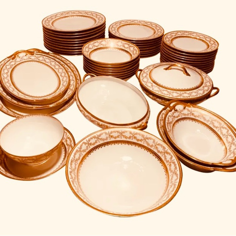 French Limoges Havilland porcelain dinnerware large set includes serving pieces
